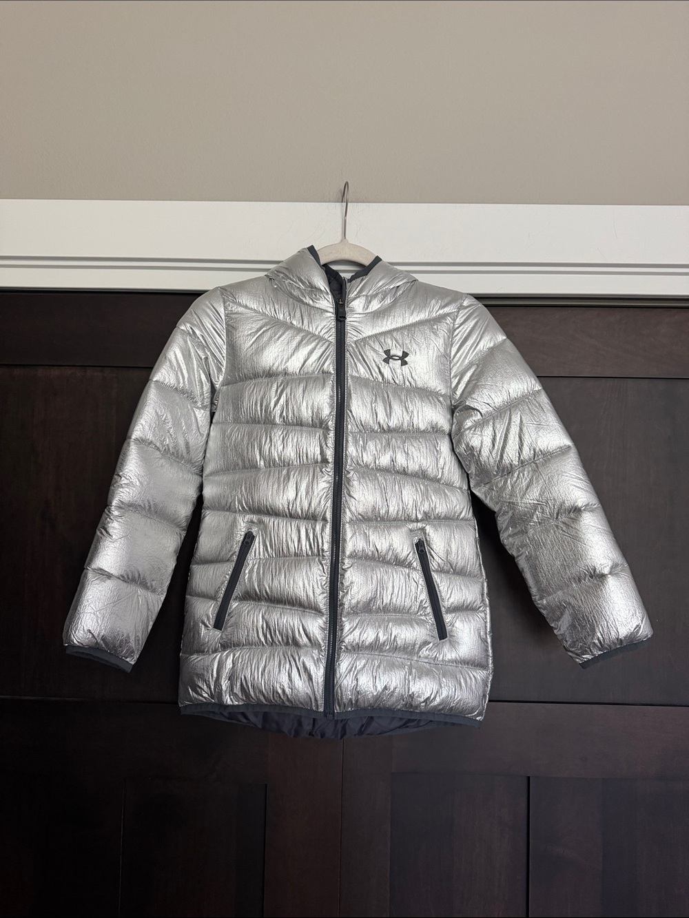 Under Armour Cold Gear Kids Silver Metallic Puffer Jacket size Medium
